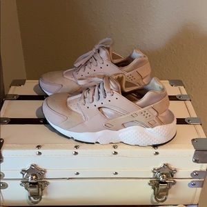 Nike Shoes - Nike huarache run girls Nike Shoes - Nike huarache run girls